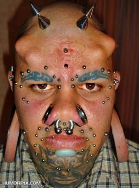 Tatouages et piercings extremes