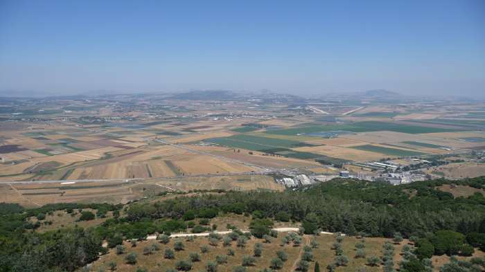 Perspective sur Nazareth, le mont de la transfiguration depuis le Mont Carmel