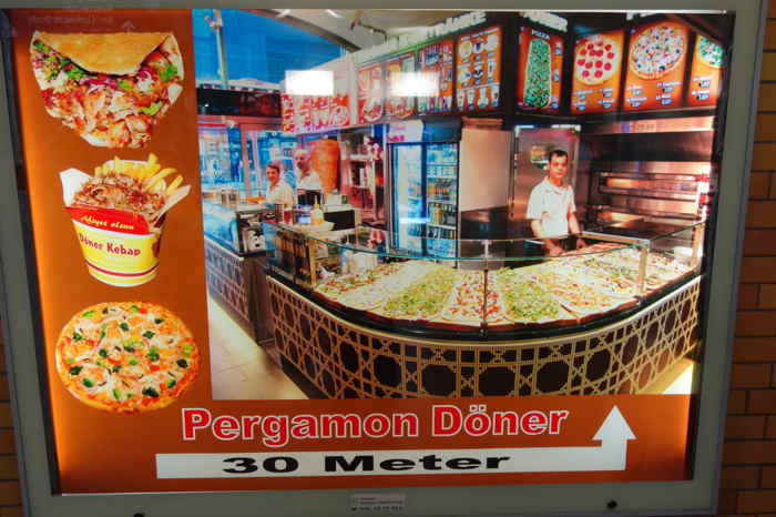 Döner & Pizza Pergamon — Station Alexanderplatz — Berlin