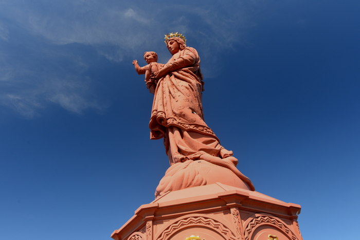 Canons au pied de la statue Notre-Dame de France — Le Puy-en-Velay