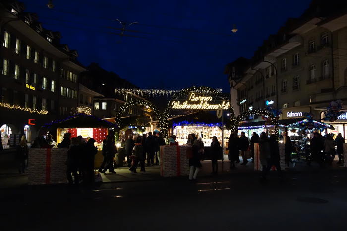 Marché de Noël sur la place du marché en centre-ville - Berne