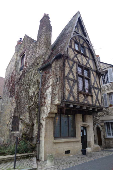 Maison à colombages — rue de la parcheminerie - Nevers