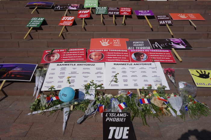 Hommage rendu aux victimes de Christchurch devant le temple St Etienne