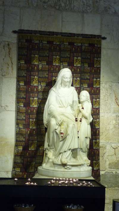 Statue de "Sainte Anne" et de sa fille Marie - basilique Sainte Anne - Jérusalem  