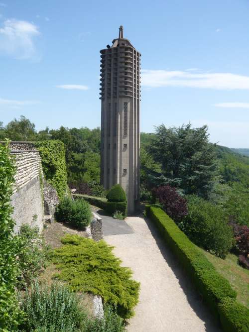 Beffroi de la Vierge monumentale de Miribel