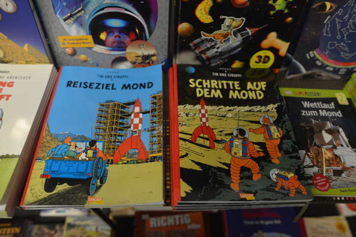 Albums de Tintin: "On a marché sur la lune" et "Objectif lune"