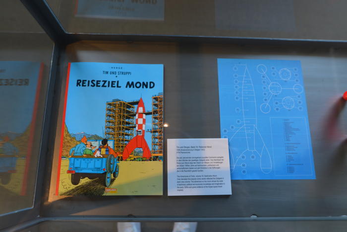 Album de Tintin: "Reiseziel Mond" / "Objectif lune"