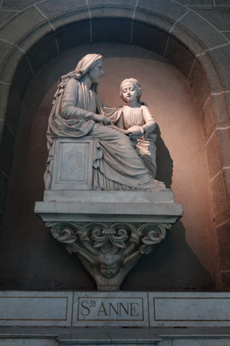 Statue de "Sainte" Anne et Marie — Cathédrale du Puy-en-Velay