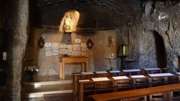 — Chapelle-grotte du rocher St Joseph — Puy-en-Velay — 