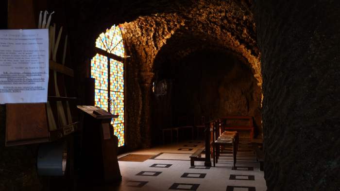 — Chapelle-grotte du rocher St Joseph — Puy-en-Velay —