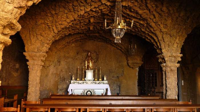 — Chapelle-grotte du rocher St Joseph — Puy-en-Velay —