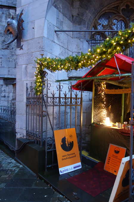 "La moutarde du Diable Aixoise"  — Tête de diable sur le marché de Noël — Aachen/Aix-La-Chapelle —