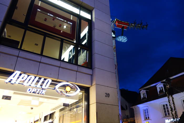 — Traîneau, nacelle et Rennes du Père Noël suspendus sur un câble — Saarbrücken —