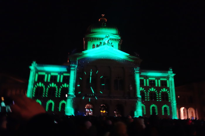 — "Rendez-vous" Bundesplatz (Place du Parlemen du 19/10 au 23/11 — Berne —  — Lightshow: First step sur la Place du Parlement — Berne —