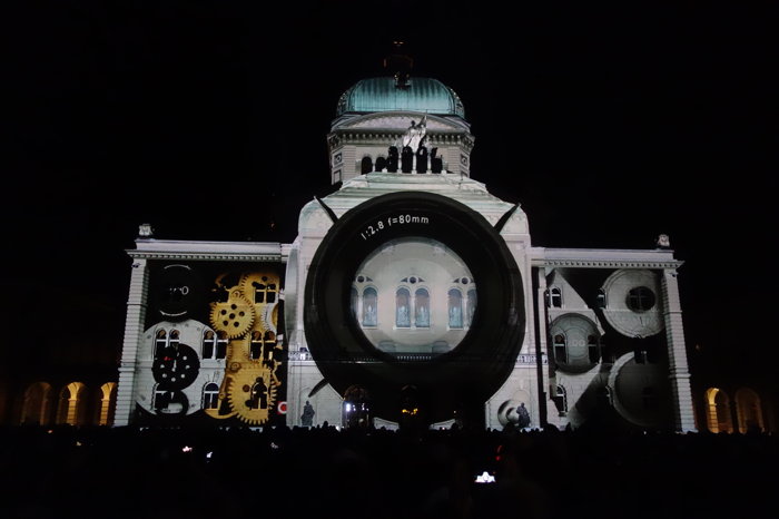 — "Rendez-vous" Bundesplatz (Place du Parlement du 19/10 au 23/11 — Berne —  — Lightshow: First step sur la Place du Parlement — Berne —