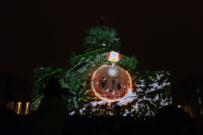 — "Rendez-vous" Bundesplatz (Place du Parlement du 19/10 au 23/11 — Berne —  — Lightshow: First step sur la Place du Parlement — Berne —