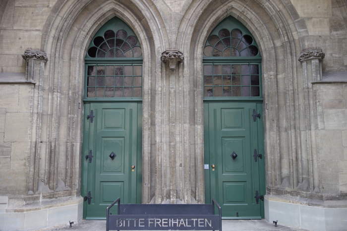— Portes d'entrée/sortie de la collégiale — Berne —