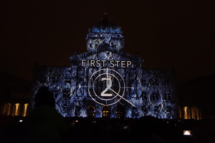 — "Rendez-vous" Bundesplatz (Place du Parlement du 19/10 au 23/11 — Berne —  — Lightshow: First step sur la Place du Parlement — Berne —