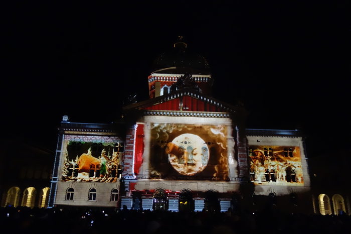 — "Rendez-vous" Bundesplatz (Place du Parlement du 19/10 au 23/11 — Berne —  — Lightshow: First step sur la Place du Parlement — Berne —