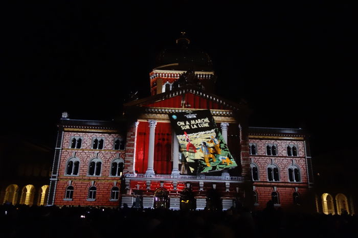 — "Rendez-vous" Bundesplatz (Place du Parlement du 19/10 au 23/11 — Berne —  — Lightshow: First step sur la Place du Parlement — Berne —