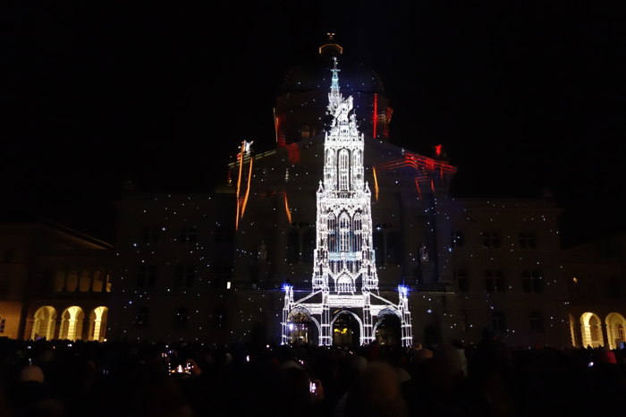 — "Rendez-vous" Bundesplatz (Place du Parlement du 19/10 au 23/11 — Berne —  — Lightshow: First step sur la Place du Parlement — Berne —