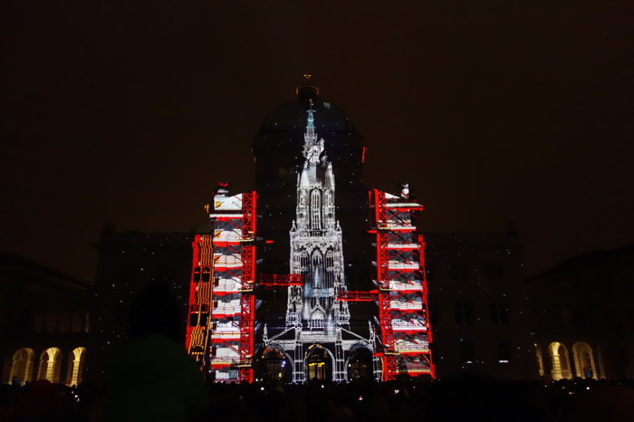 — "Rendez-vous" Bundesplatz (Place du Parlement du 19/10 au 23/11 — Berne —  — Lightshow: First step sur la Place du Parlement — Berne —