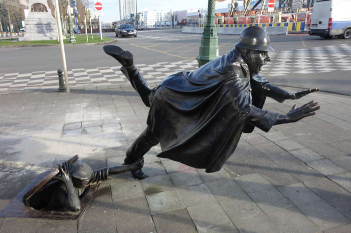 — Statues de bronze — Bruxelles —