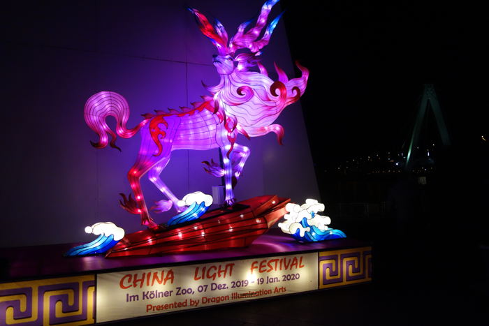 China Light Festival — Marché de Noël en bordure du port sur le Rhin — Cologne