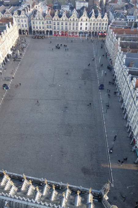 — Place des héros vue depuis le Beffroi - Arras —