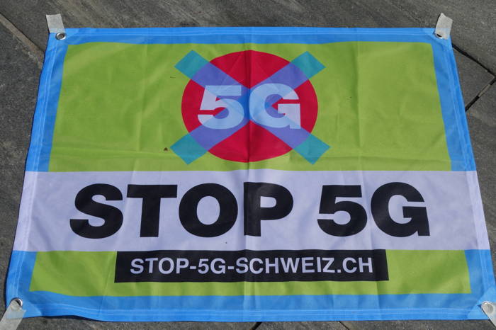 — Bannière d'un manifestant anti 5G — Place du parlement — Bern/Berne —