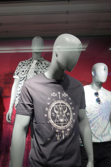 — T-shirt en vitrine - 