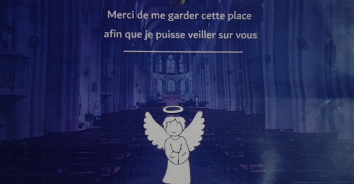 — Avertissements Covid 19 sur les bancs d'une abbaye — Chaise-Dieu —