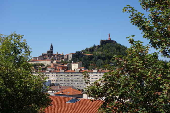 — Vue depuis le parking de la gare SNCF — Le Puy-en-Velay —