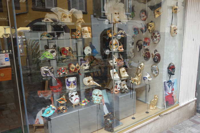 — Vitrine donnant sur la rue du port — Clermont-Fd —