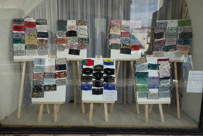 — Vitrine donnant sur la rue Blaise Pascal — Clermont-Fd —