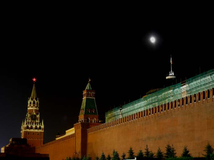 Eclipse de lune partielle sur la Place Rouge