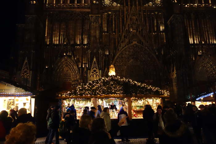 — Marché de Noël Place de la cathédrale — Strasbourg —