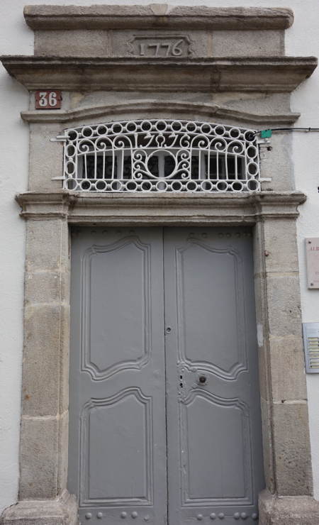 — Grille décorative de porte d'entrée — Puy-en-Velay —