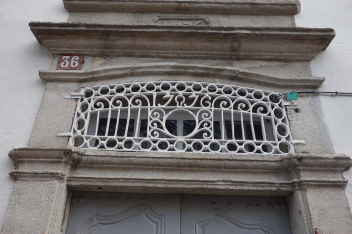 — Grille décorative de porte d'entrée — Puy-en-Velay —