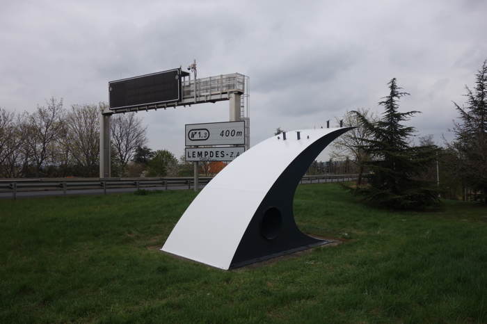 Monument dédié à la 2 CV — Lempdes (près de Clermont-Ferrand)