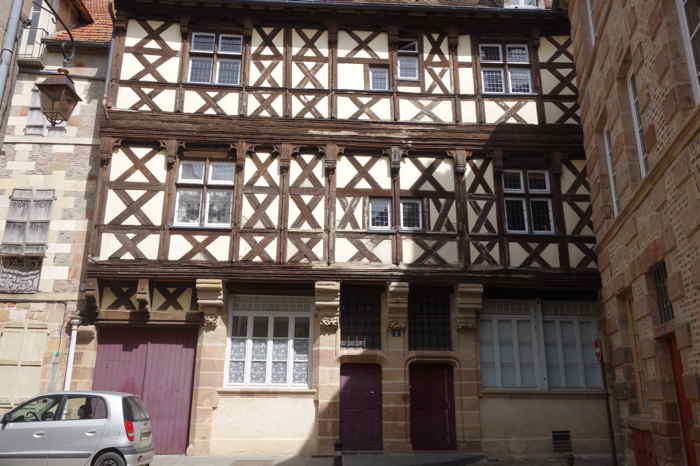 Façade à colombages dans le quartier historique de Moulins
