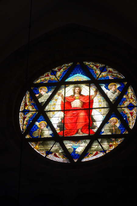 Rosace d'un Christ en majesté au coeur d'un hexagramme à la cathédrale de Bâle 