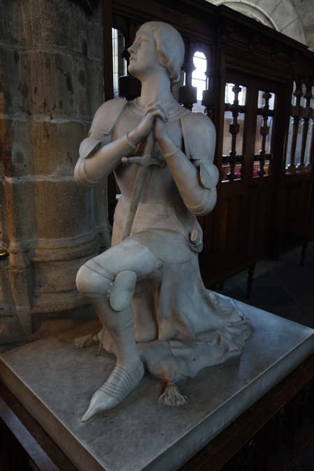 Statue de Jeanne d'Arc — cathédrale ["Notre" Dame]-de-l'Annonciation — Moulins 
