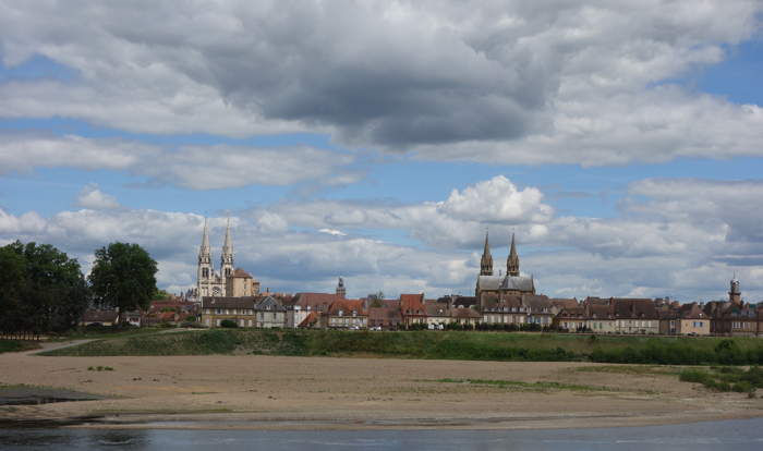 Vue panoramique et tours de l'église du Sacré-Cœur et — Moulins (03)