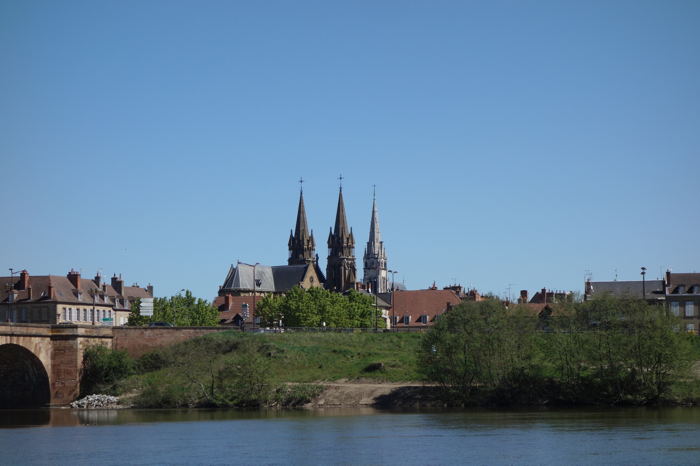 Vue panoramique et tours de l'église du Sacré-Cœur et — Moulins (03)