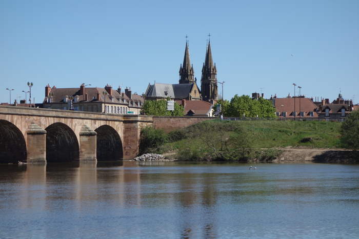 Vue panoramique et tours de l'église du Sacré-Cœur et — Moulins (03)