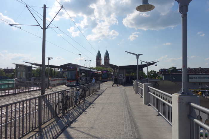 Pont sur la gare ferrovière — Kiel (Allemagne)