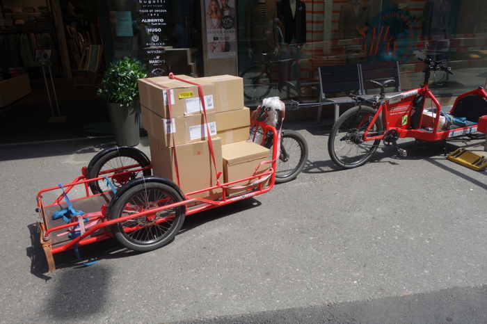 Vélo cargo avec sa remorquer — Bâle/Basel