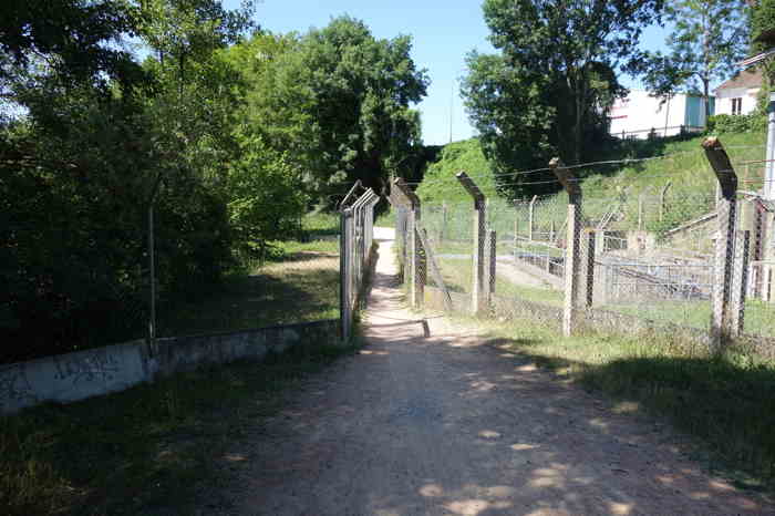 Sentier sur berge — Vichy —