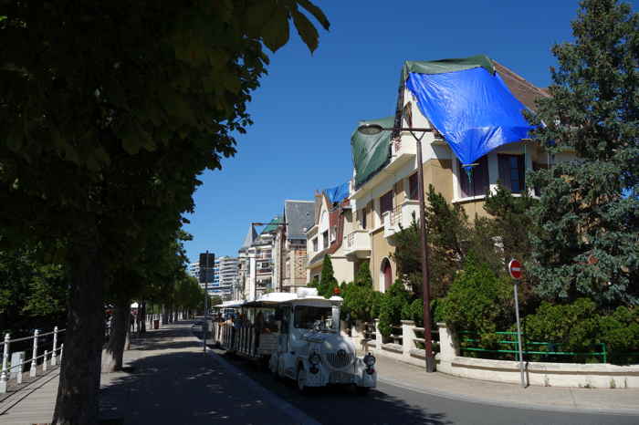 Toits bachés le long du quai d'Allier — Vichy